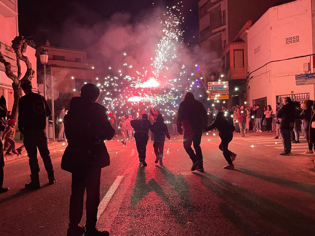 Espectacular cierre ‘Sant Antoni y Santa Águeda 2024’ en Benicàssim