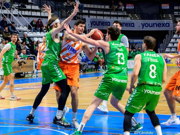 Un gran Amics Castelló no consigue vencer al Leyma Coruña