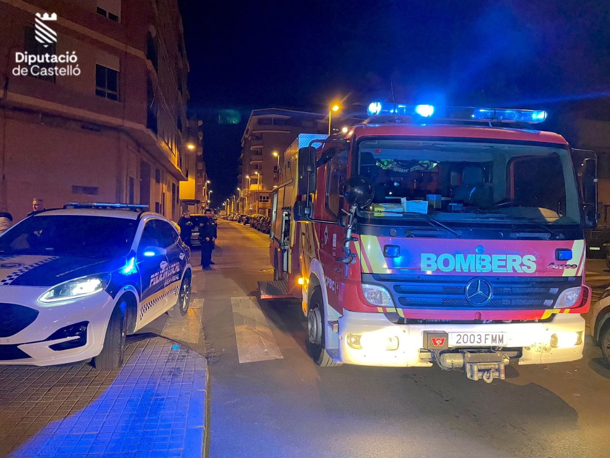 Desalojan un edificio por el incendio de una tienda en Vila-real 3