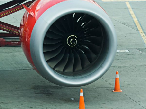 Muere succionado por la turbina de un avión