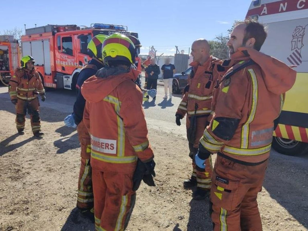 Desalojado un edificio a causa de un incendio en Mislata