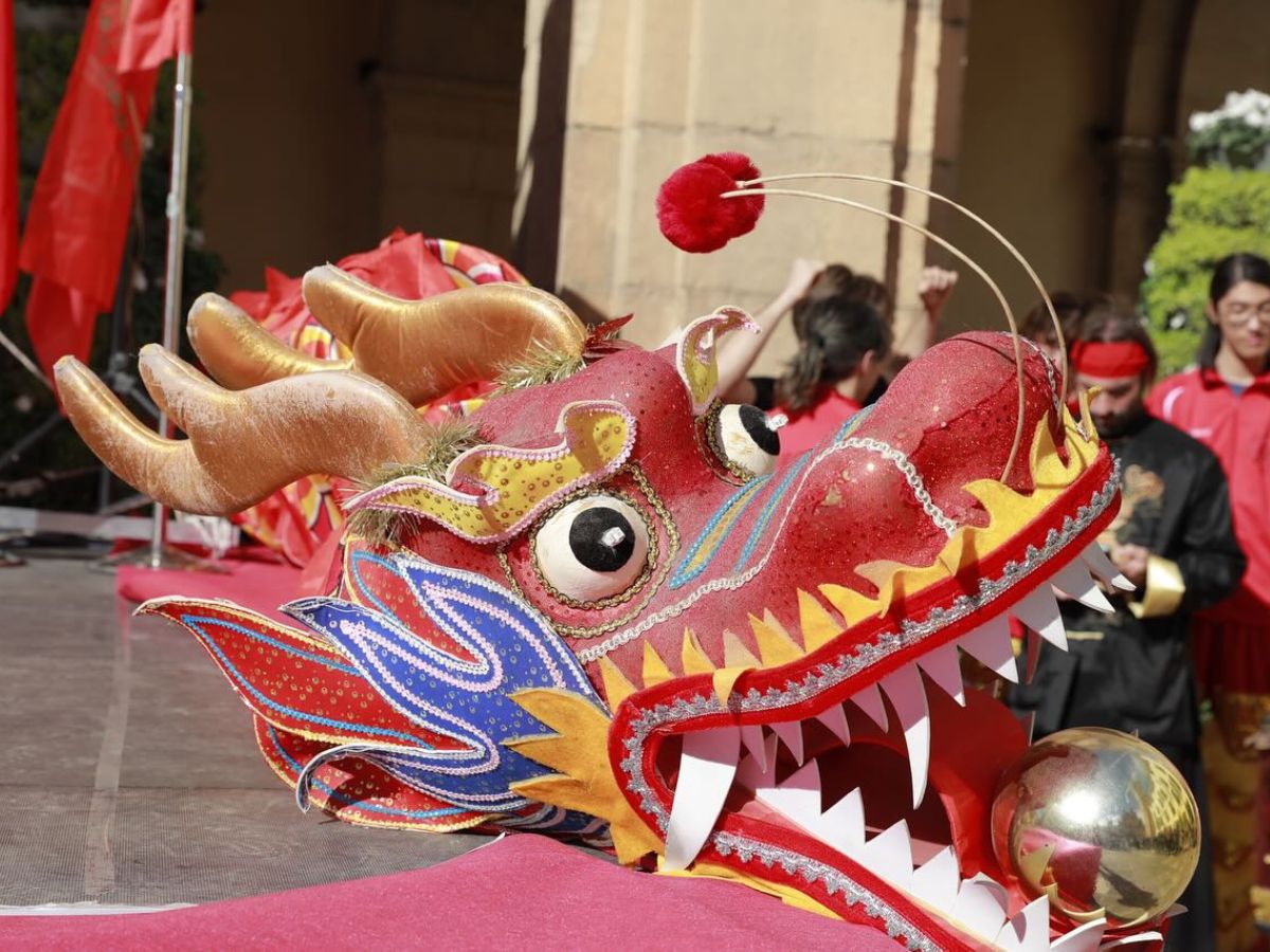 El Año Nuevo Chino llena la plaza Mayor de Castellón