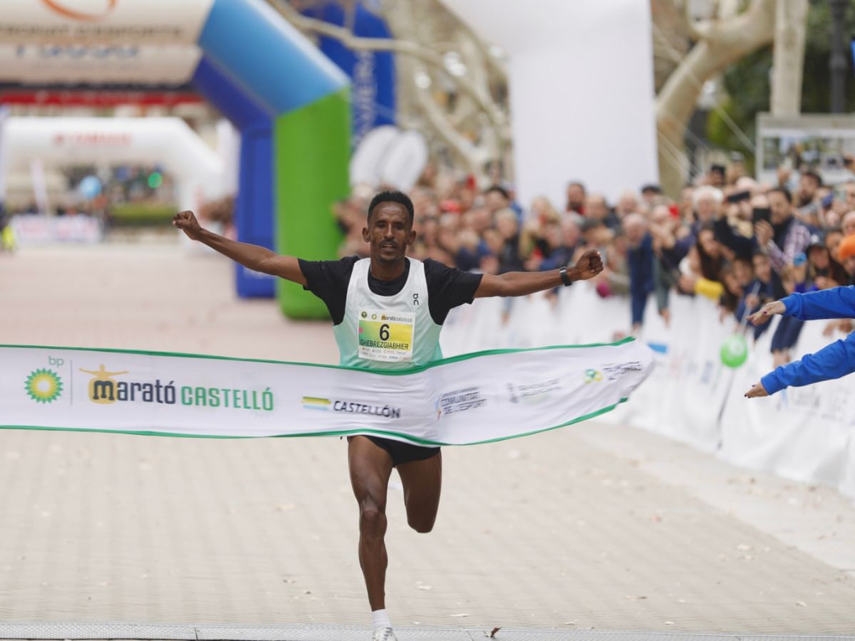 El atleta Kibrom Ghebrezgiabhier bate el récord de la Marató bp Castelló