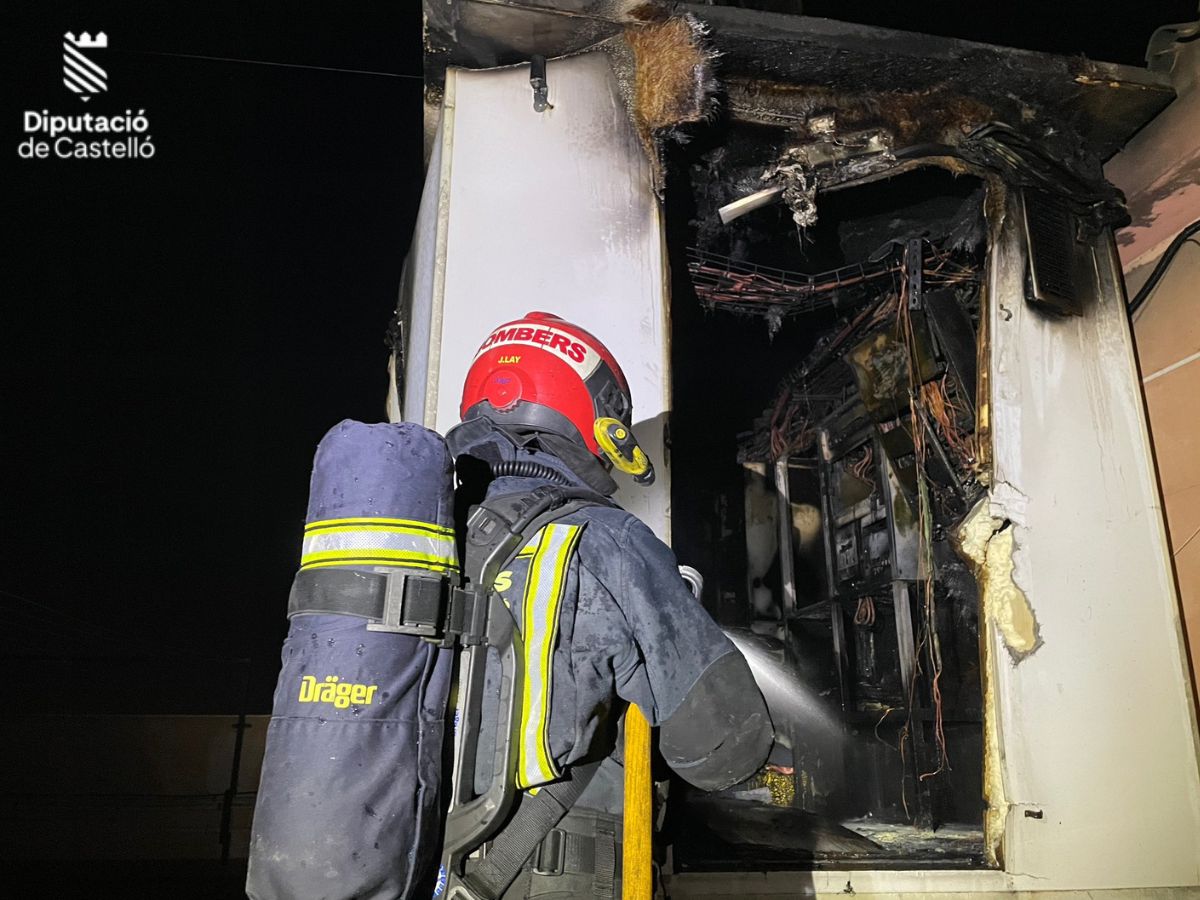 Evacuados los residentes de un edificio en Burriana por un incendio 4