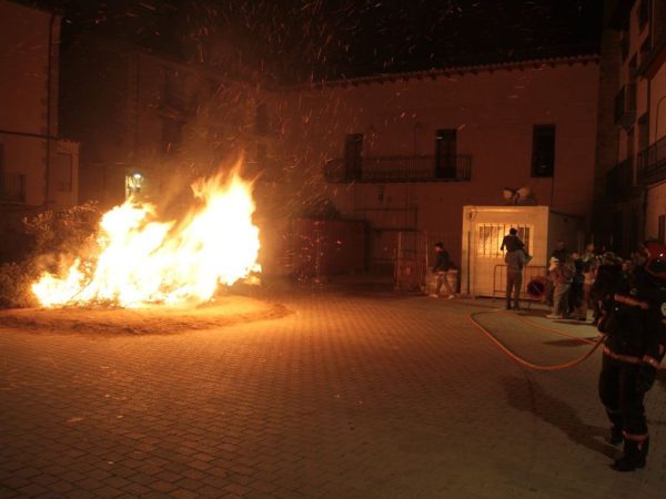 Fuego y tradición en el Sant Antoni 2024 de Ares del Maestrat