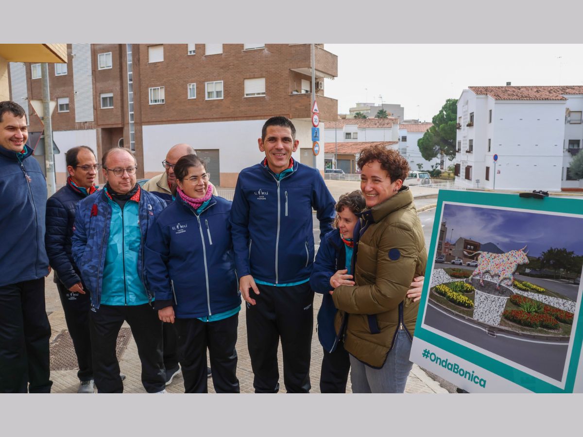 Homenaje a la afición taurina de Onda con una escultura del 'bou al carrer' interior