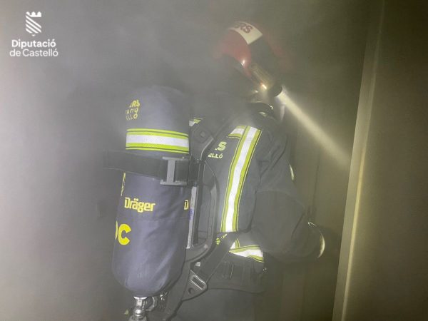 Incendio en un edificio de ocho plantas en la Vall d´Uixó