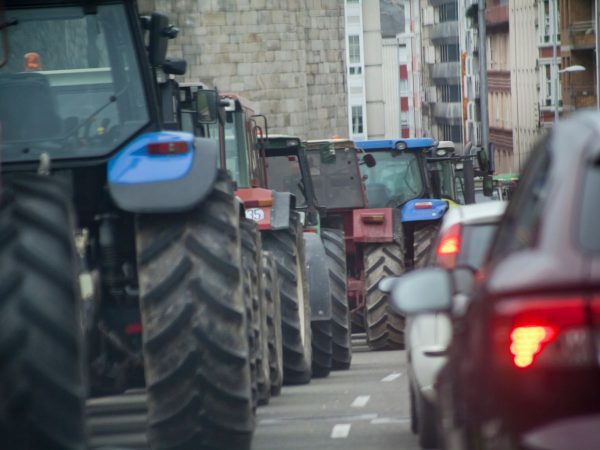 Las protestas de los agricultores cortan el acceso a PortCastelló