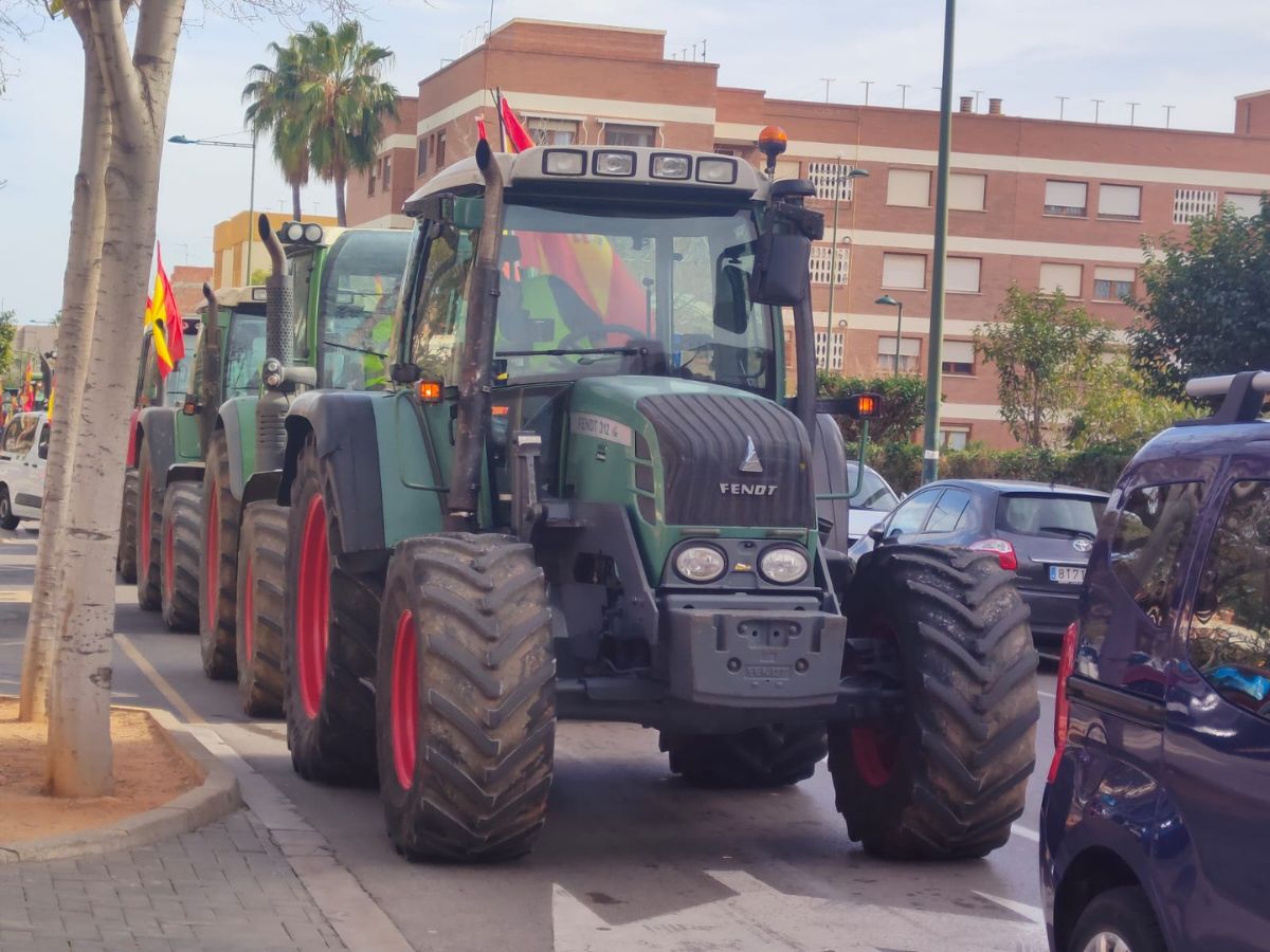 Los agricultores toman las calles de Castellón con sus tractores