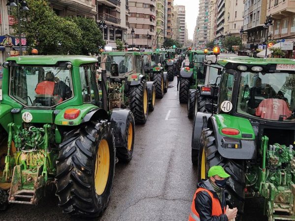 Protesta masiva del sector agrario en Valencia