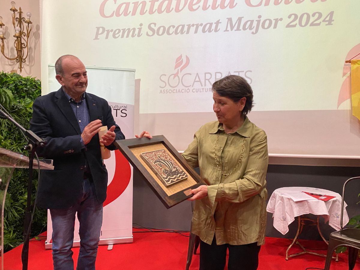 Rosanna Cantavella recibe el Premio Socarrada Mayor 2024 en Vila-real