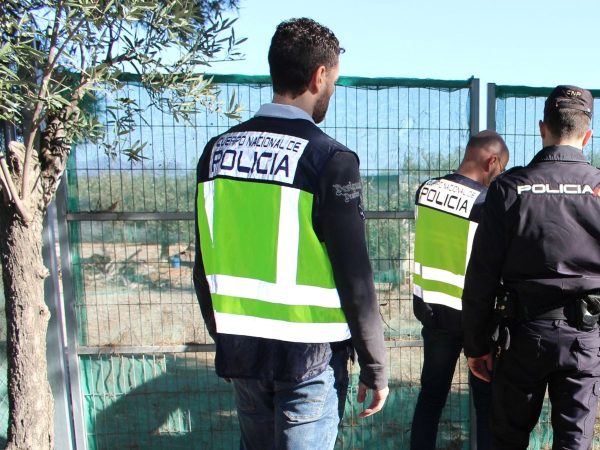 Seis detenidos por emplear 10 horas al día sin contrato a 34 personas