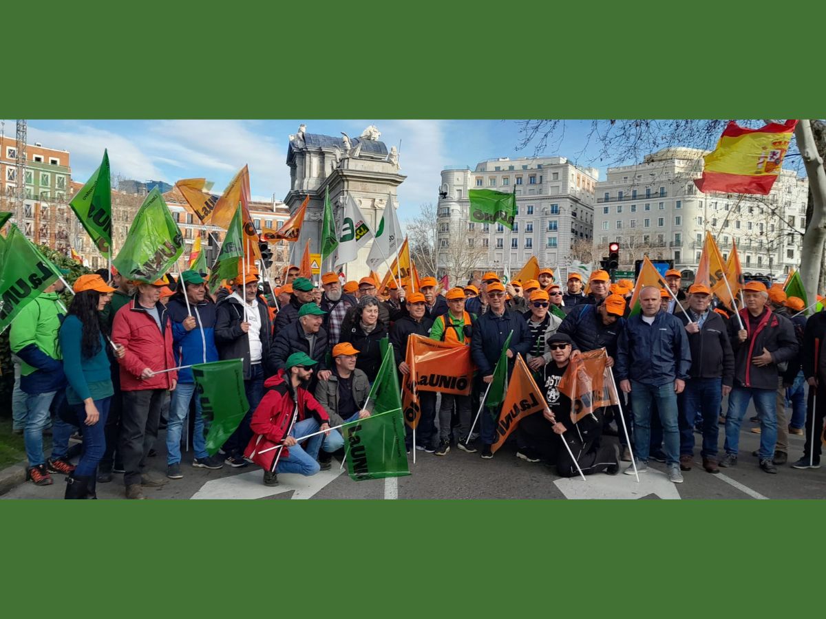 Tractorada histórica del campo valenciano en Madrid con La Unió interior 1