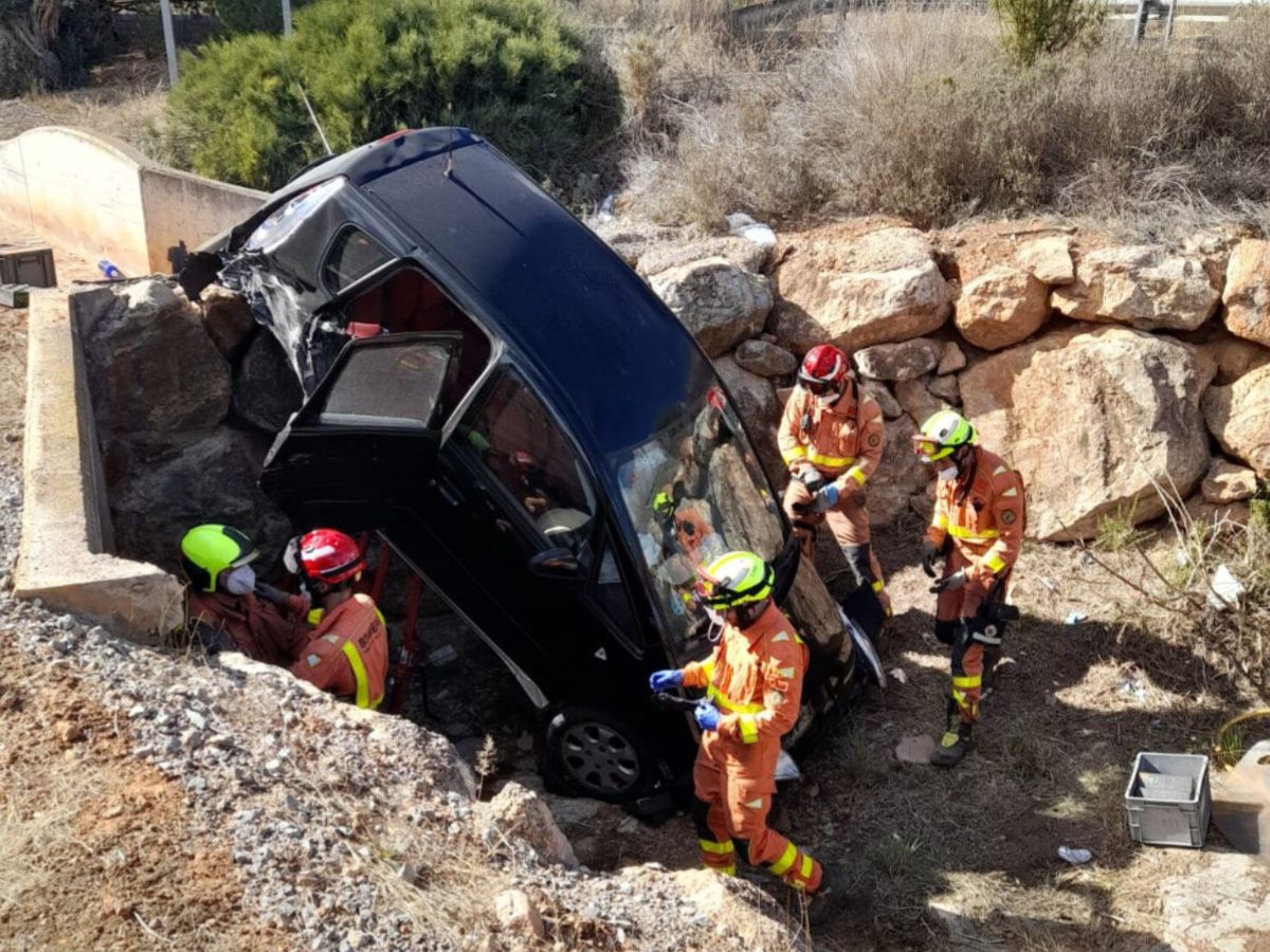 Un fallecido y tres heridos en un accidente en la N-225