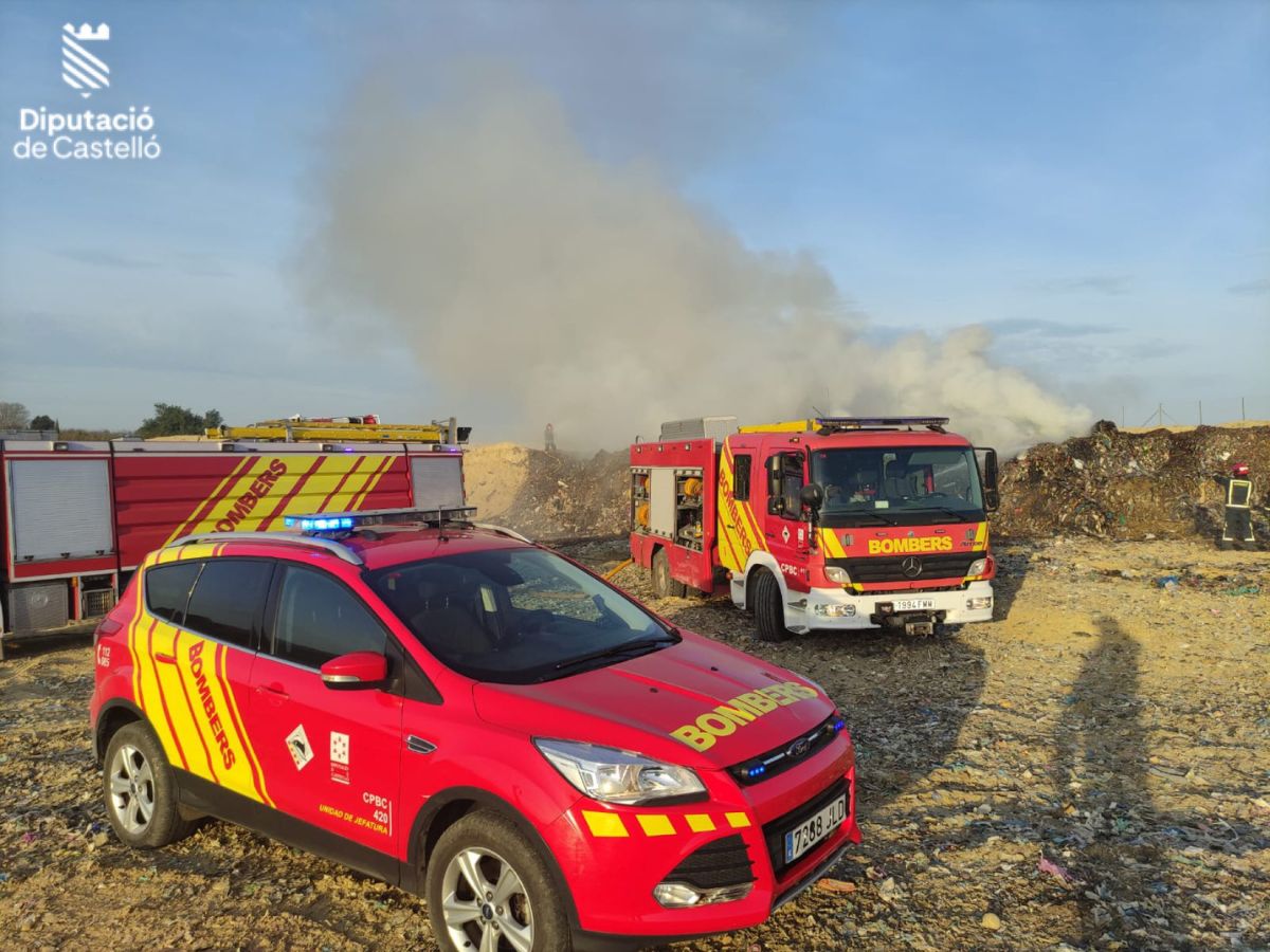 Un incendio en una granja de Los Rosildos se cobra 21.000 pollos