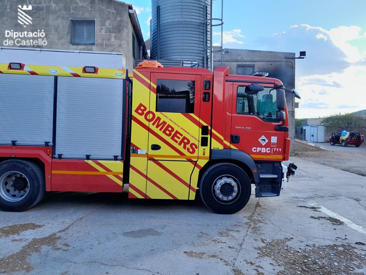 Un incendio en una granja de Los Rosildos se cobra 21.000 pollos