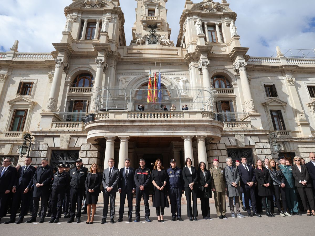 Valencia guarda un minuto de silencio por las víctimas del incendio