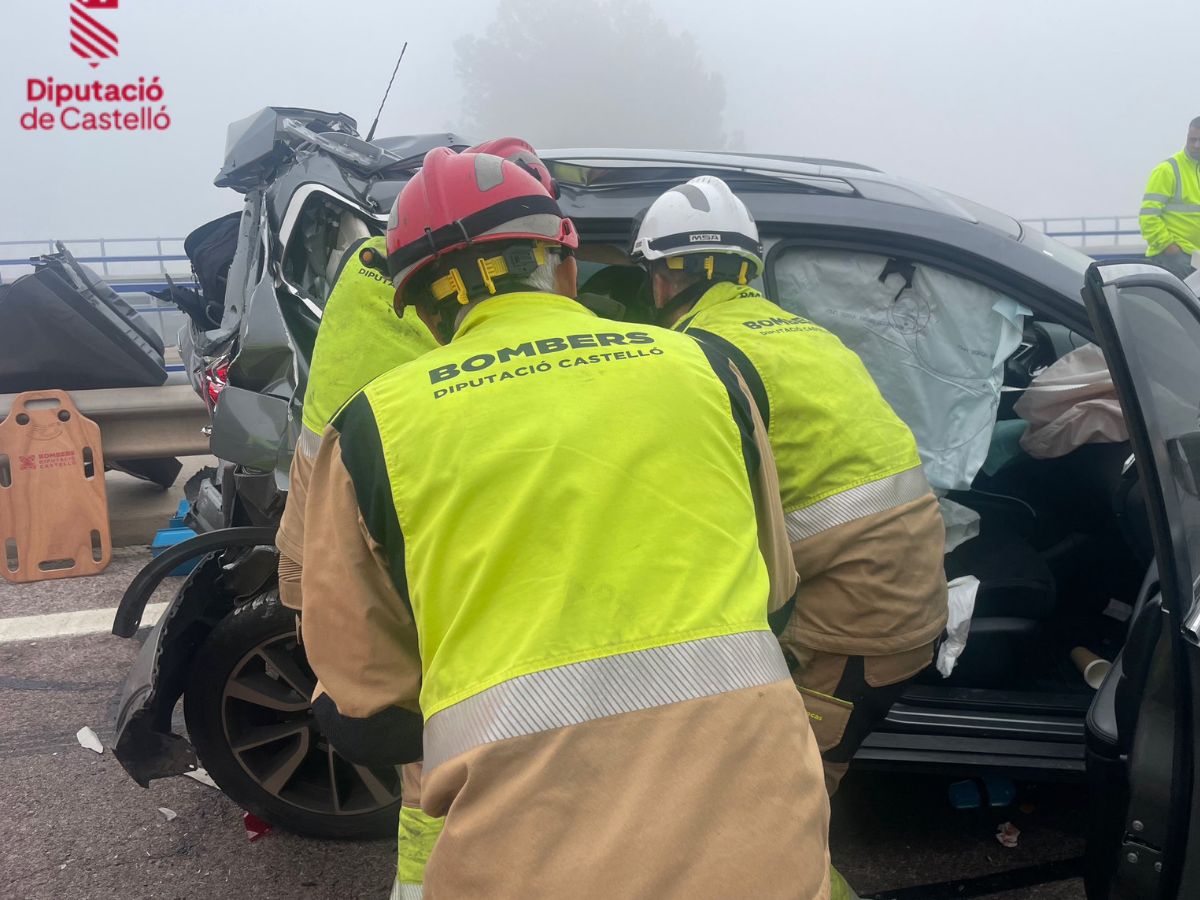 Accidente con múltiples vehículos corta la AP-7 en Nules