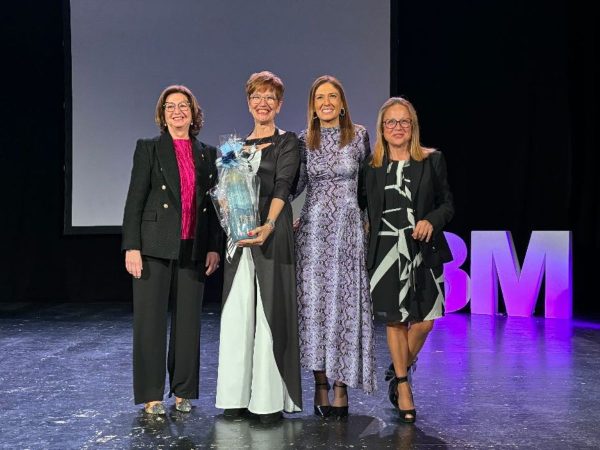 Almassora entrega el premio Clara Campoamor a Maira Barrieras