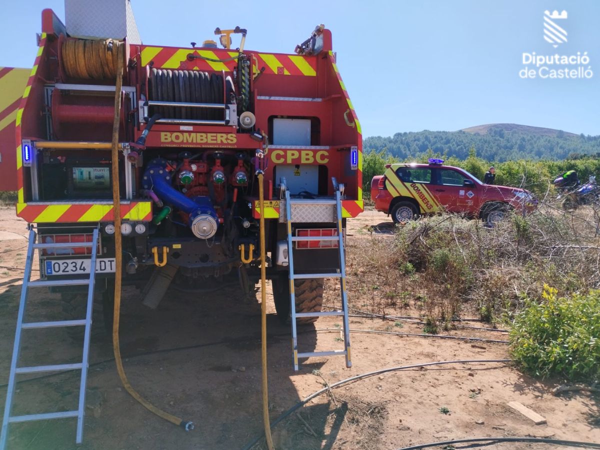 Bomberos desplazados a incendios declarados en Almenara y Onda camión