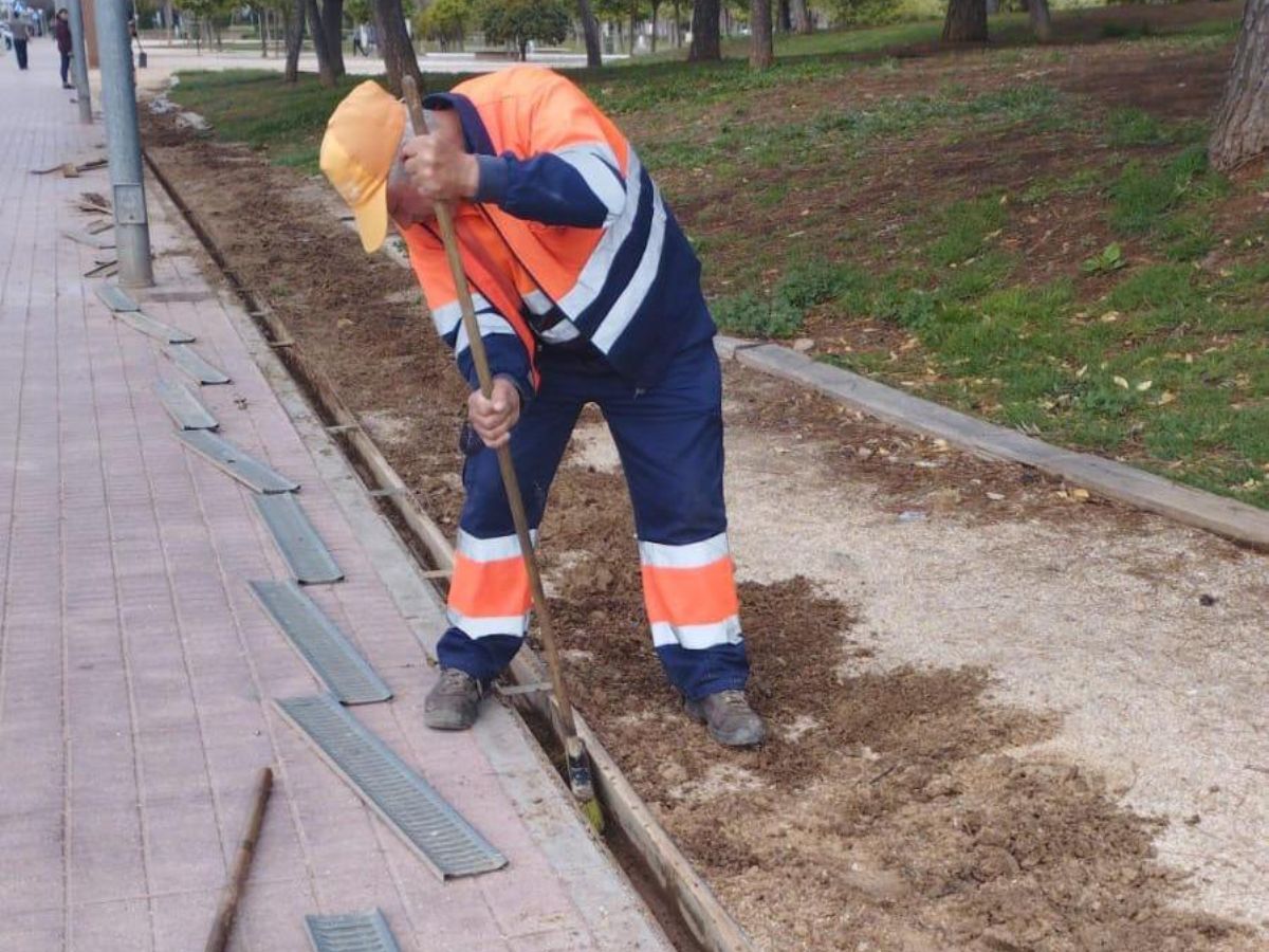 Castellón intensifica la limpieza ante la amenaza de inundaciones