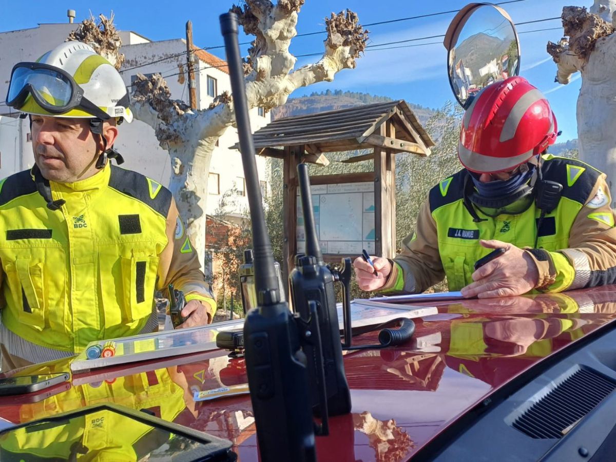 Continúan los trabajos de extinción en el incendio de Toga