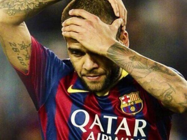 Dani Alves paga un millón de euros y sale de la cárcel