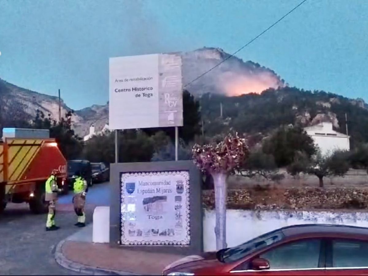 Declarado incendio forestal en Toga y cortan la CV-20