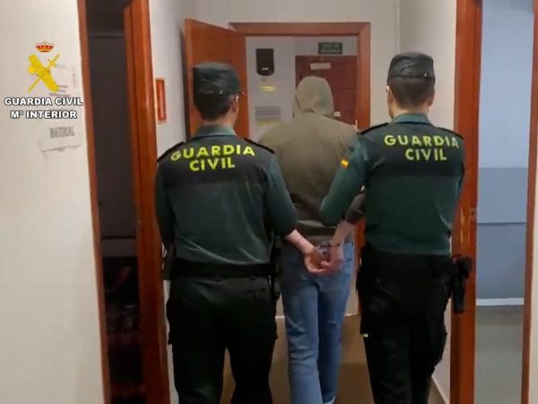 Detenido por retener, amenazar y robar a un menor