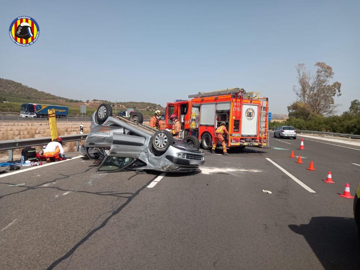 Dos heridos en un accidente de tráfico en la AP-7 en Sagunto