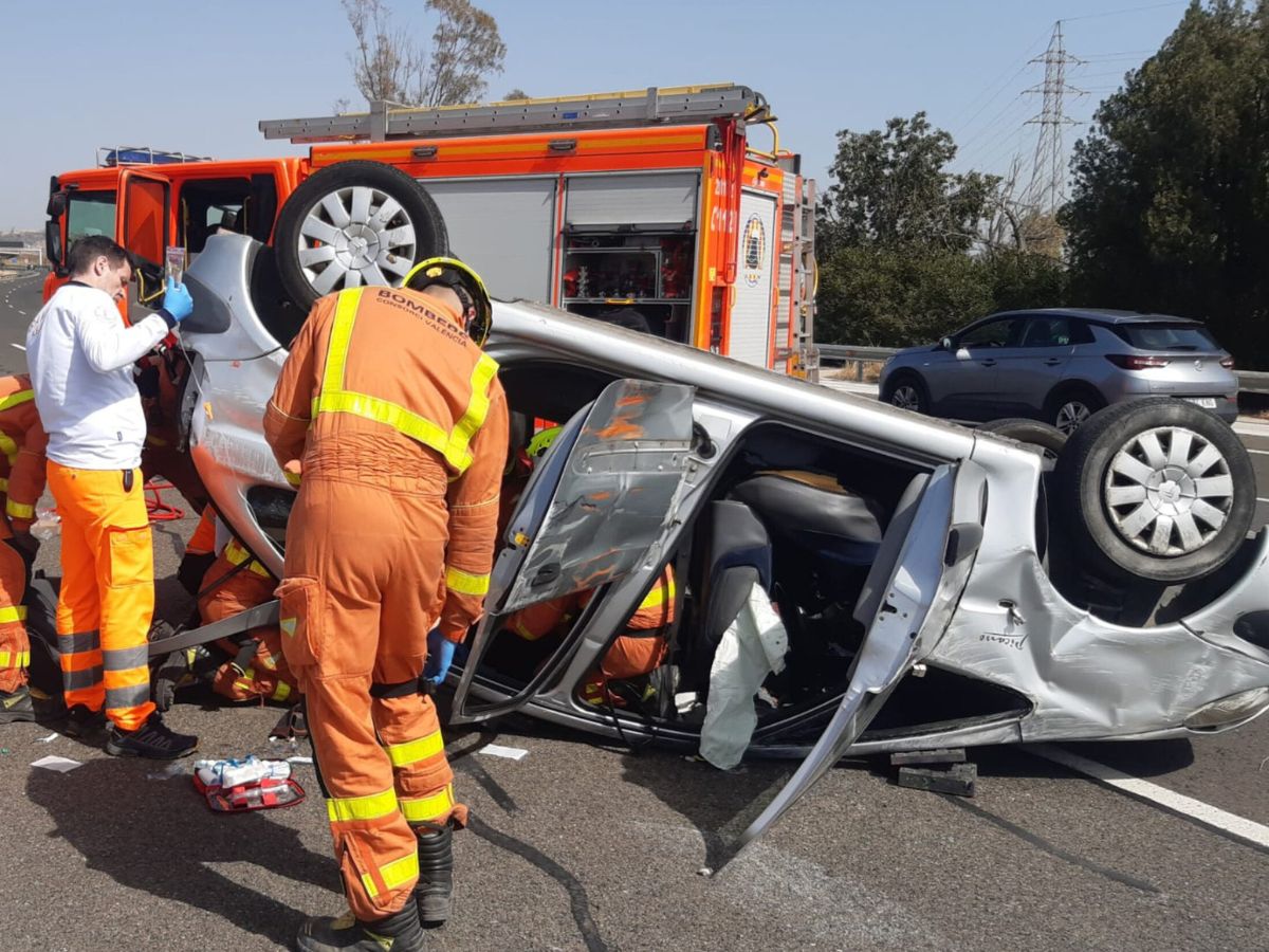 Dos heridos en un accidente de tráfico en la AP-7 en Sagunto