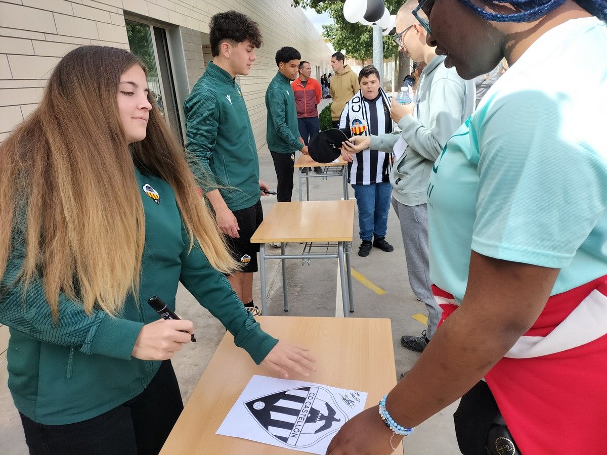 El CD Castellón visita a los alumnos del CEE Castell Vell