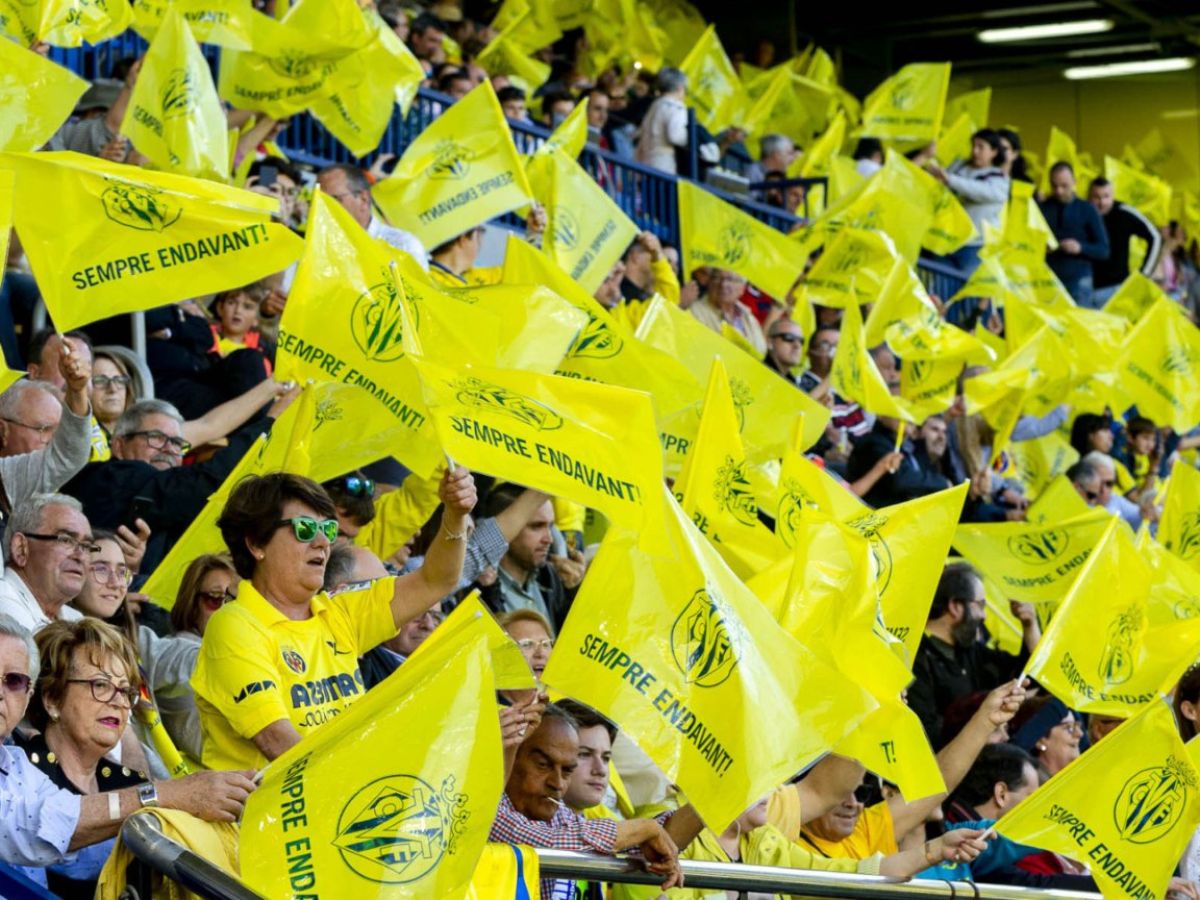 El Villarreal CF celebra la fiesta del derbi contra el Valencia CF