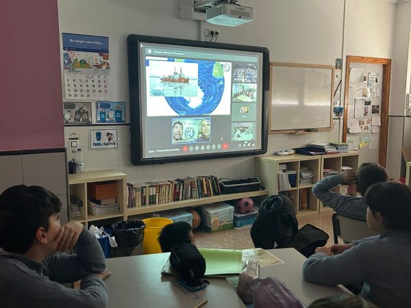 Estudiantes del colegio San Cristóbal de Castellón conectan con la Antártida