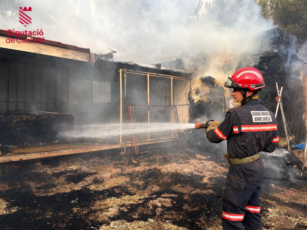 Evolucion positiva del incendio forestal en Fanzara