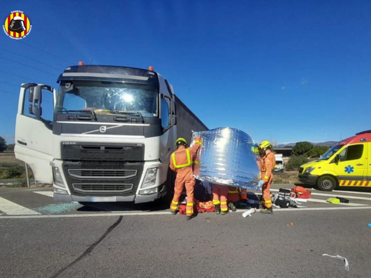 Fallece el conductor de un camión en un accidente en la A-7 Moncada-Valencia 2