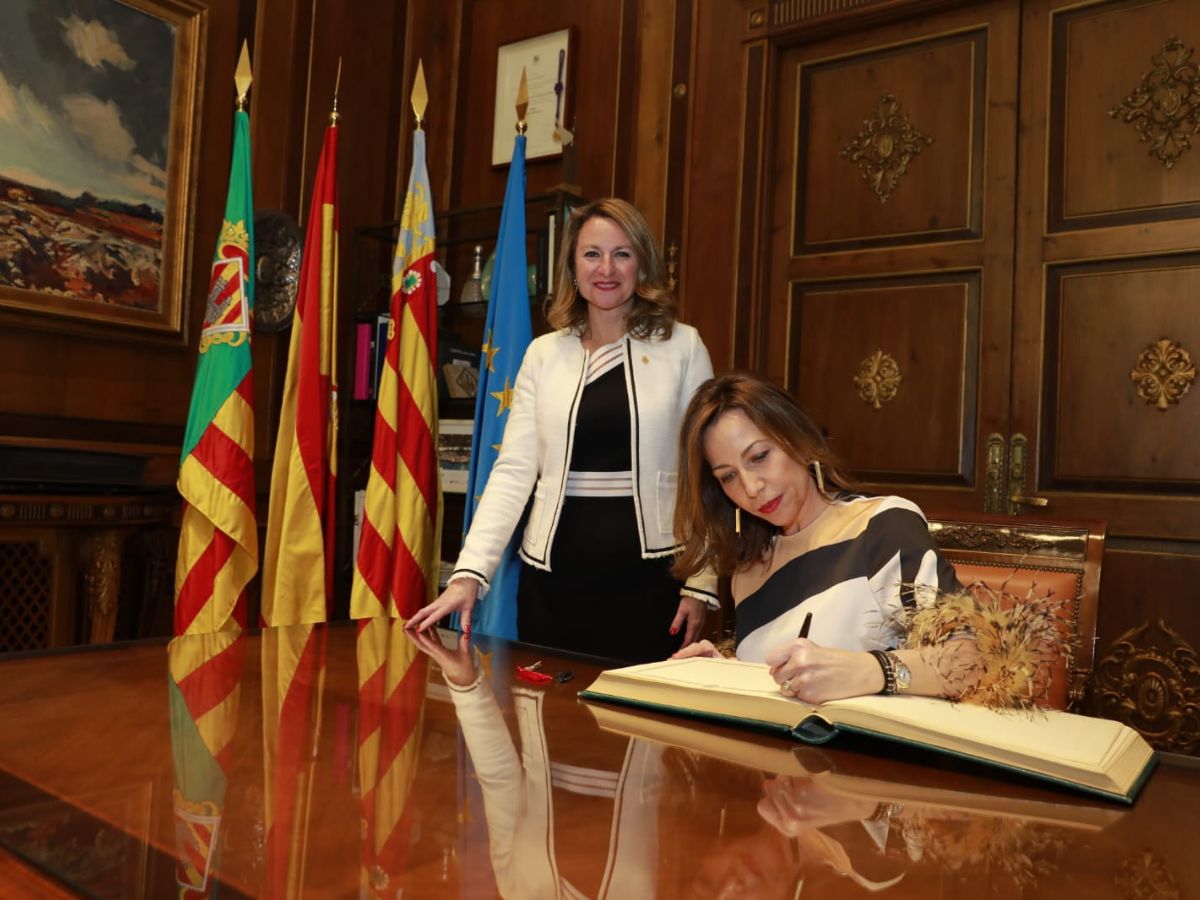 Gala de los premios 'Moros d'Alqueria 2024' en Castellón Natalia Chueca firma