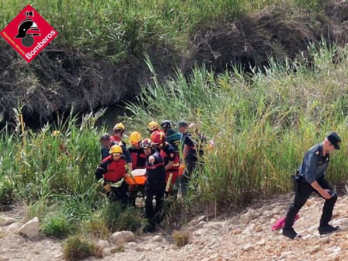 Hallan el cuerpo del menor desaparecido en Almoradí Bomberos