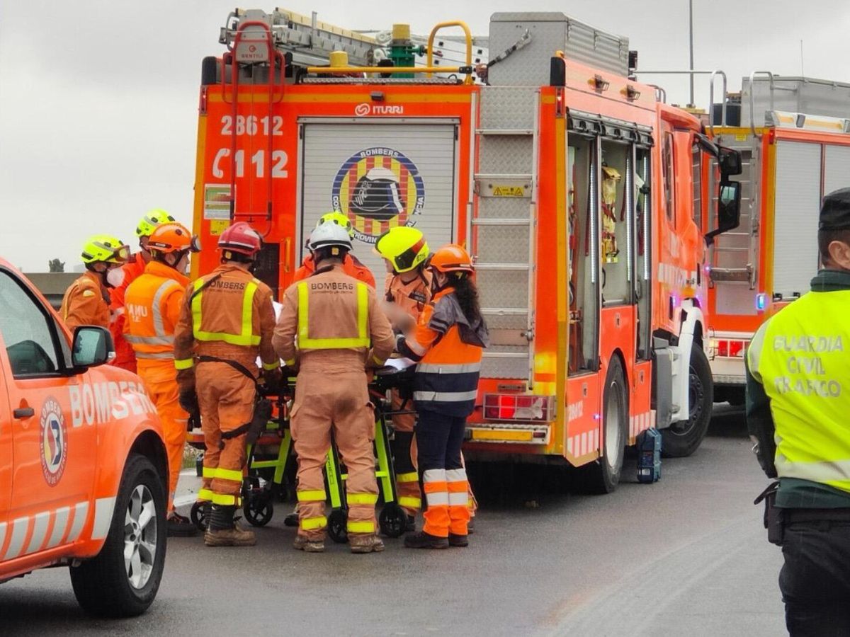 Herido el conductor de un camión al volcar en la A-7