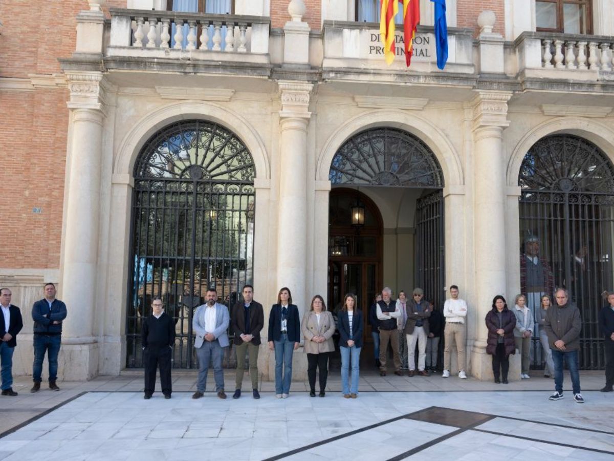 La Diputación de Castellón guarda un minuto de silencio en memoria de las víctimas del 11M de 2004 Barrachina 2024