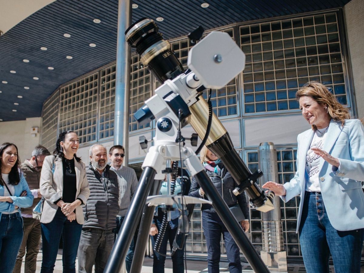 La alcaldesa de Castellón supervisa los servicios de las playas .Planetario