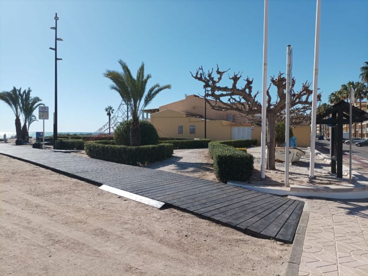 Las playas de Nules se preparan para Semana Santa 2024 pasarela 1