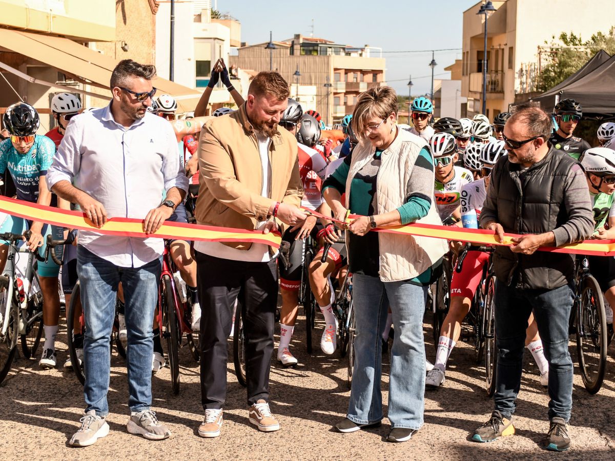 Matvei Tokarev (PC Baix Ebre) consigue el triunfo en el esprint de Càlig y es el primer líder del Trofeo Víctor Cabedo 2024 2