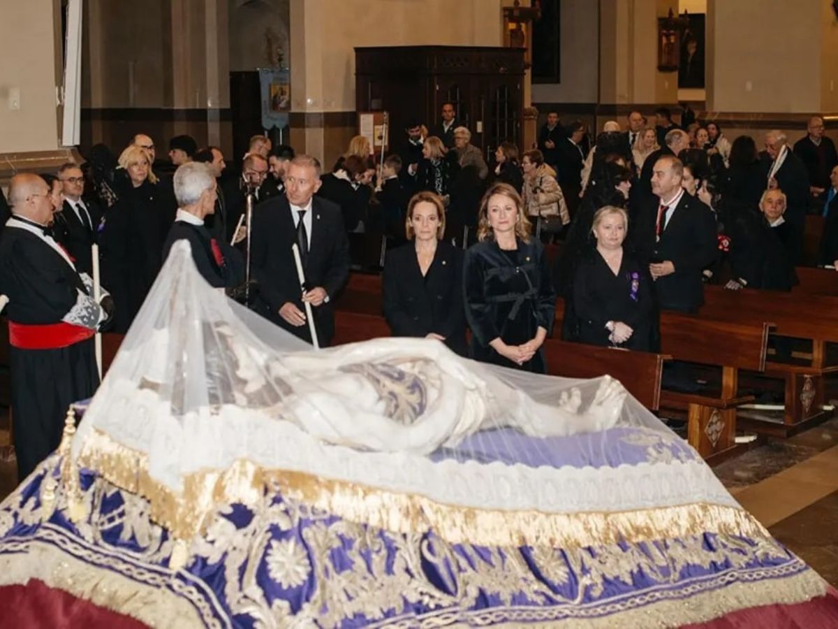 Multitudinaria procesión del Santo Entierro en Castellón