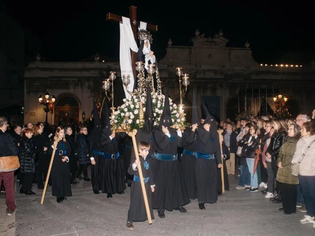 Multitudinaria procesión del Santo Entierro en Castellón