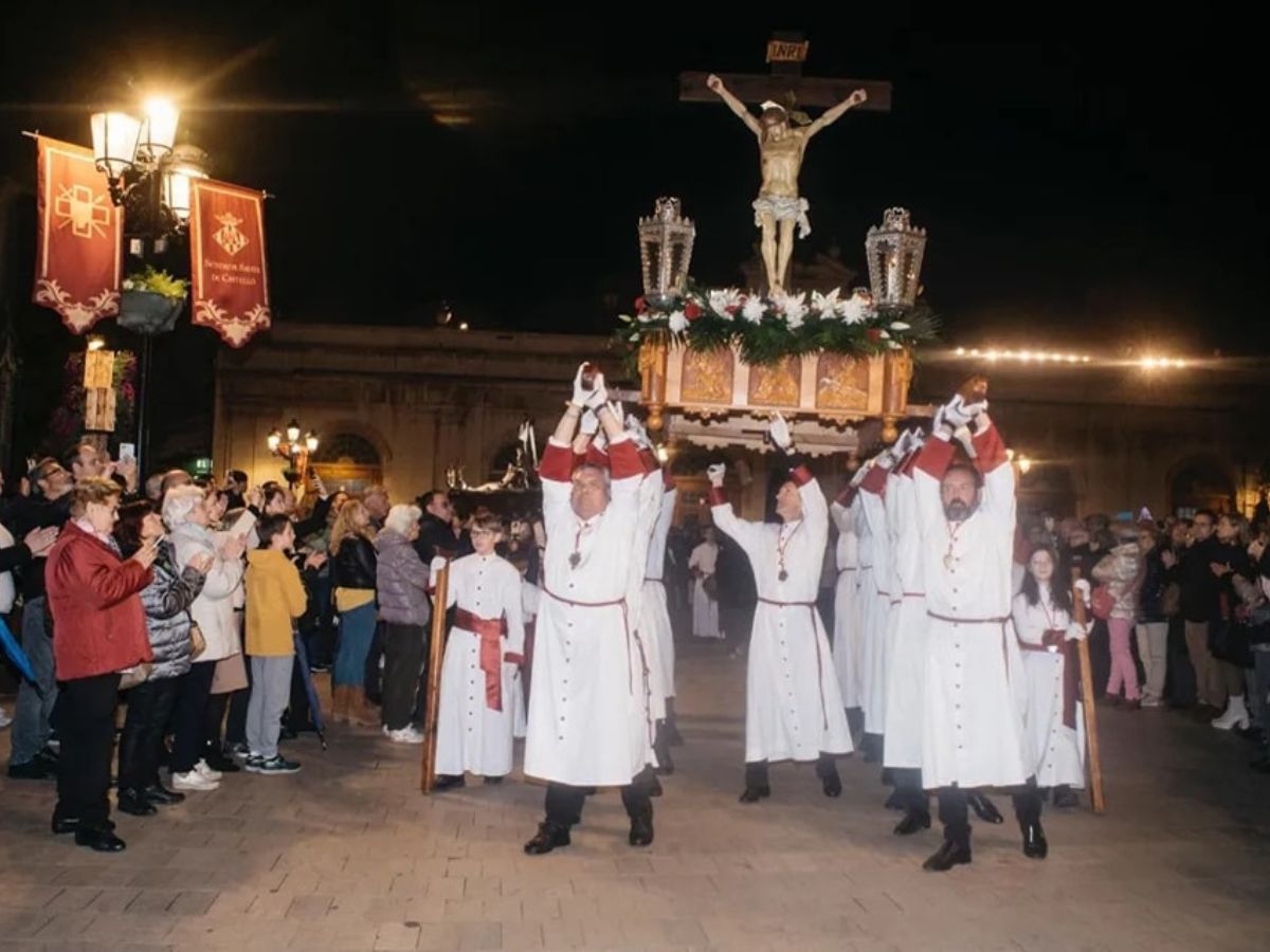 Multitudinaria procesión del Santo Entierro en Castellón