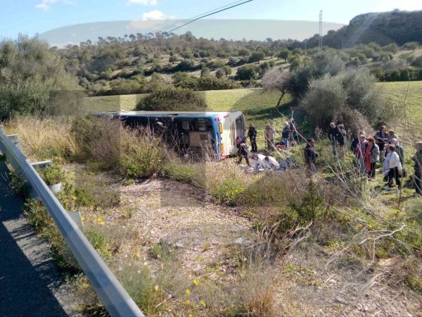 Trece heridos de diversa gravedad en un accidente de autobús del Imserso