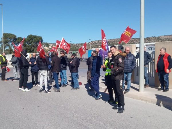 UGT y CCOO barajan convocar más días de huelga en el sector cerámico