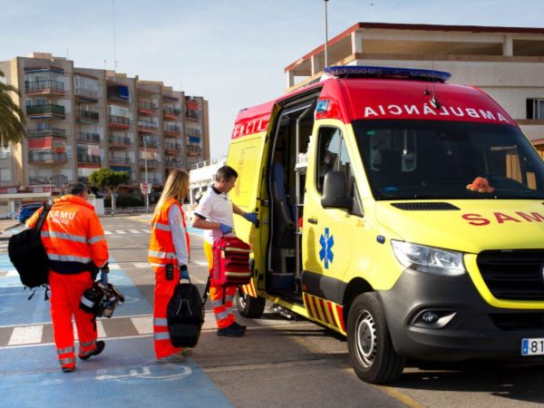 Fallece un conductor al chocar con un autobús en Alzira