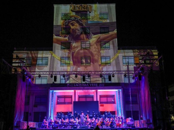 Vila-real celebra la espectacular Pasión musical ‘Laqvima Vere’